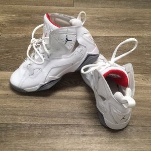 Gently Used Boys Youth White Sneakers (Jordan’s)